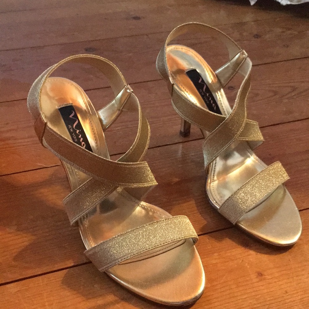 💚💚💚Nina Gold Heels